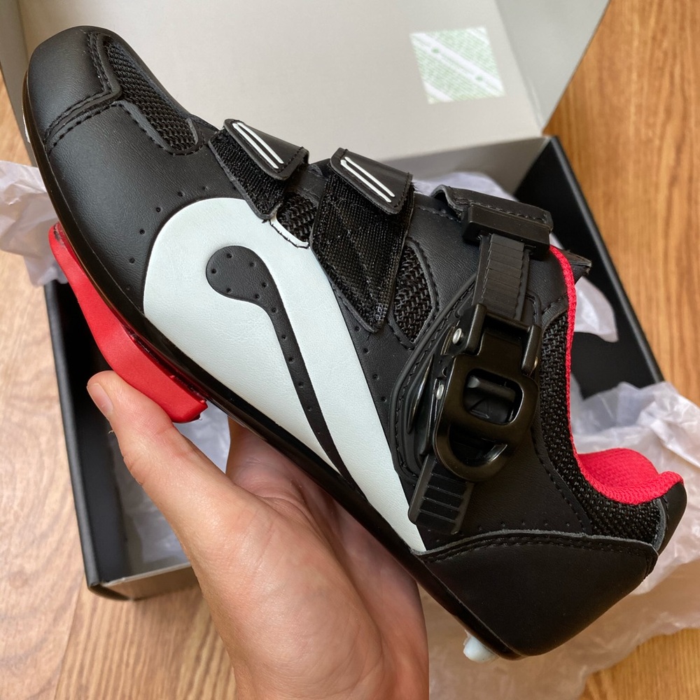 PELOTON CYCLING SHOES 🚴🏾